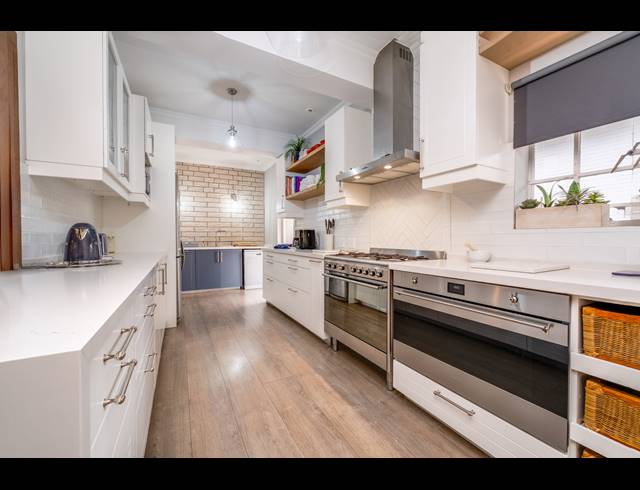 6 BEDROOM HOUSE FOR SALE IN BRYANSTON